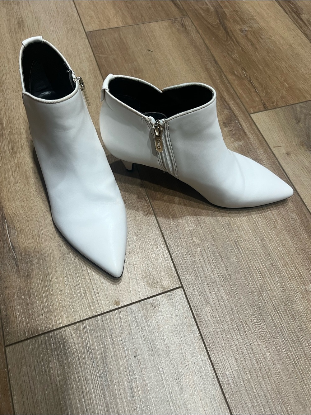 Circus by Sam Edelman White Pointed Toe Ankle Booties with Side Zip 5 1/2 women